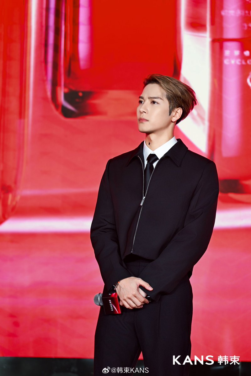 JacksonWang__MY's tweet photo. 261011【韩束KANS Weibo Update】
Jackson Wang at KANS New Product Launch Event in Shanghai

#JacksonWang #王嘉尔 #잭슨  #TEAMWANG  #teamwangrecords @JacksonWang852 https://t.co/EEGFkbamwS