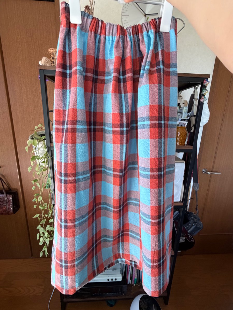 R_hrsm's tweet photo. 最近、初めて服を作りました🧵(秋用のスカート) https://t.co/0s3VgwD7Pk