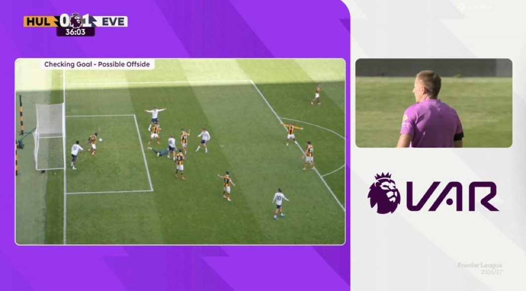 Lea_EFC's tweet photo. Some please explain to me why this is offside, because I’m missing something…. https://t.co/zc0BYXm7R4