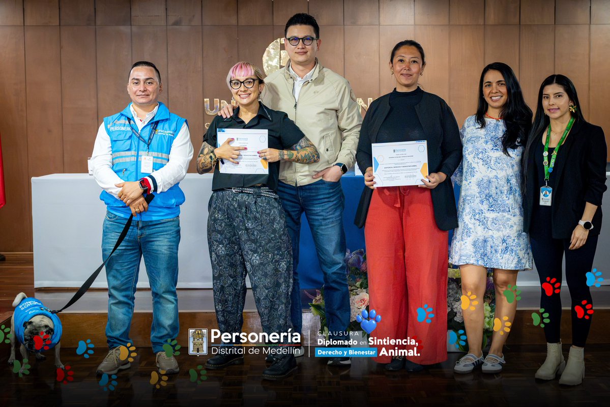 personeriamed's tweet photo. ¡La educación también transforma la forma en que protegemos a los seres sintientes!🐾

La Personería Distrital de Medellín, a través del Observatorio de Seres Sintientes para la Protección y el Bienestar Animal, realizó la clausura el diplomado “Sintiencia, Derecho y Bienestar Animal”, desarrollado en alianza con @uniremingtonoficial y la Secretaría de Medio Ambiente @alcaldiademed.

364 estudiantes culminaron este proceso formativo, fortaleciendo sus conocimientos sobre sintiencia animal, bienestar, protección, marco jurídico y mecanismos para la defensa de los animales.🎓