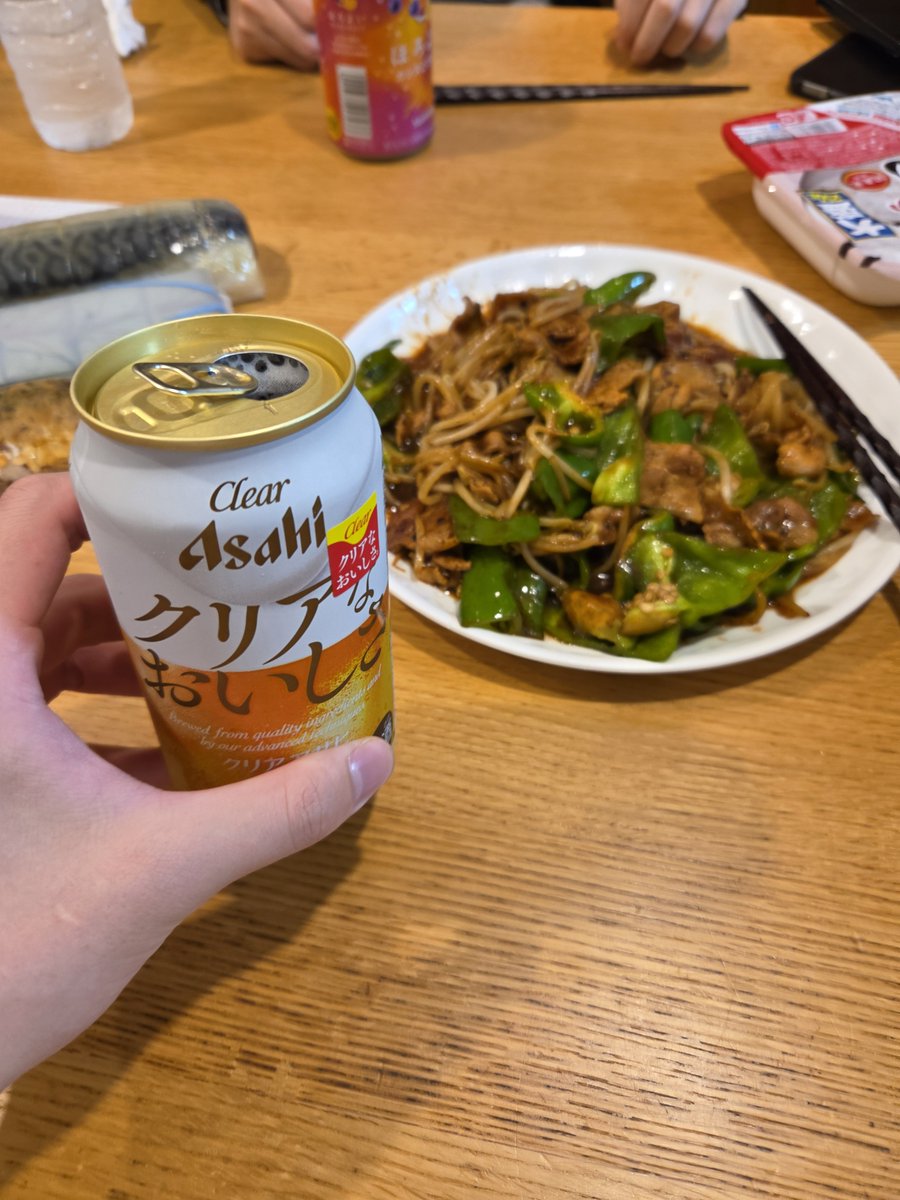 Honeyteap's tweet photo. ます寿司諸々と謎の並び
回鍋肉は宿で自作
呑むぞ〜 https://t.co/oqrnCbqySv