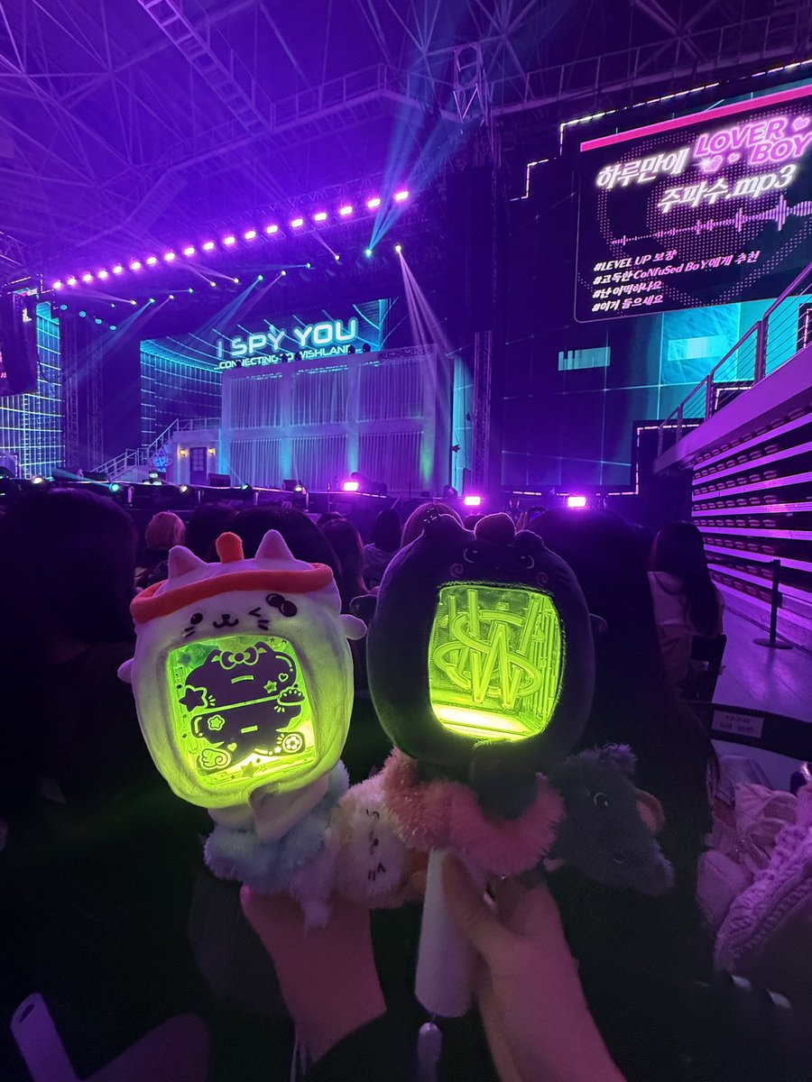 busung0's tweet photo. 오억을 주어도 또 가고싶은 엔시티위시 쇼케이스입니다💕  (I SPY 대박나자! 👀🫶🏻) https://t.co/bKgN52087A