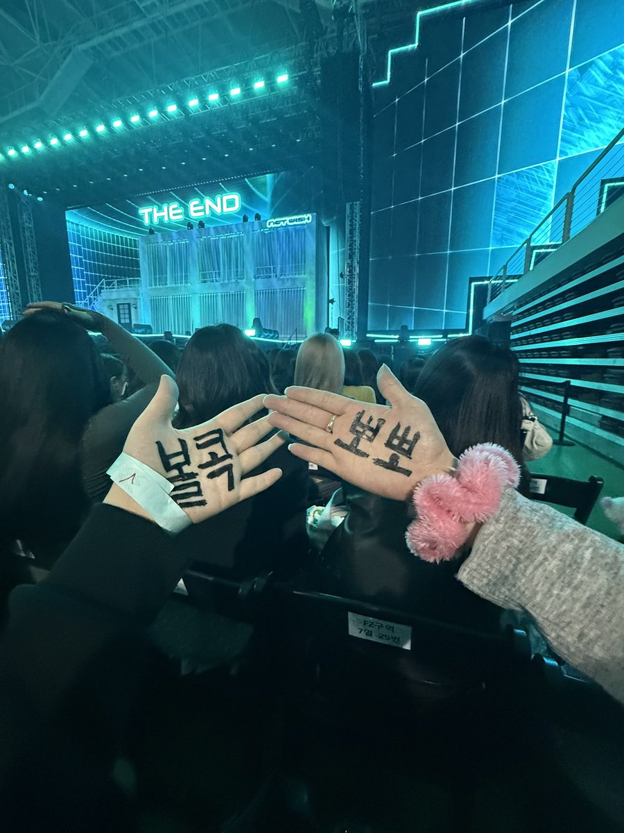 busung0's tweet photo. 오억을 주어도 또 가고싶은 엔시티위시 쇼케이스입니다💕  (I SPY 대박나자! 👀🫶🏻) https://t.co/bKgN52087A
