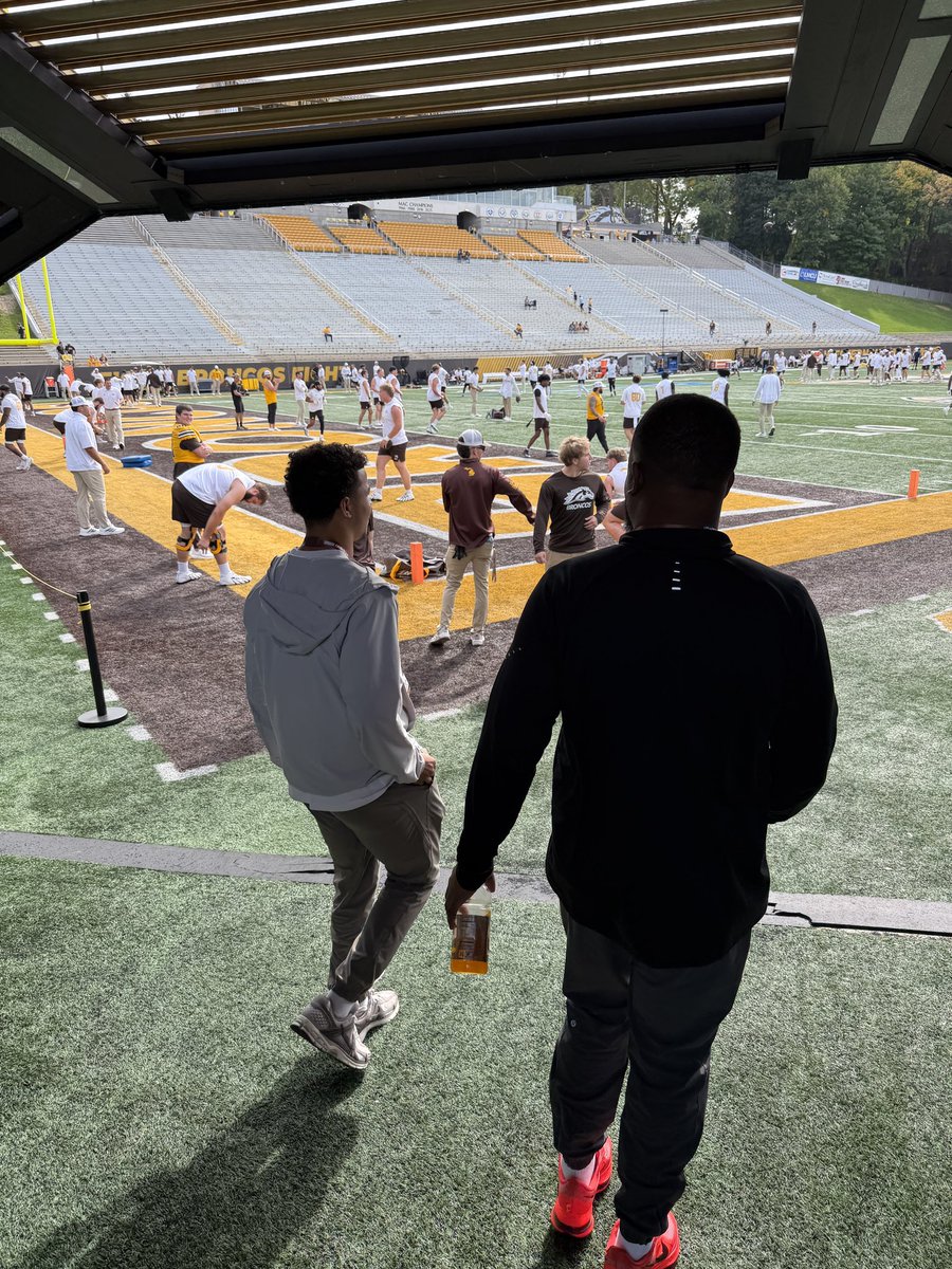 AnquanClemm0ns's tweet photo. Great experience at Western Michigan yesterday! 🐴🏈

Appreciate @tams_charlie and the WMU staff for the game day invite and hospitality!

Congrats to @WMU_Football on the 38-7 win over Kent State! 🔥

@EthanBrenesFB @WMU_Recruiting @Coach_DVaughn @GrandBlancFB @ForrKaleb

#AGTG #ClassOf2028