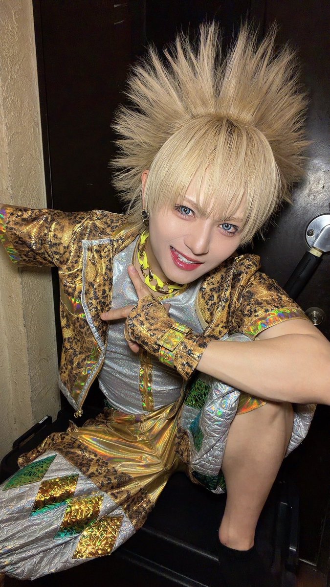 kou_shellmy's tweet photo. 池袋BlackHoleお疲れ様でしたあぁぁぁ👻🎃

毎年やってるのに登場SEだけは何回やってもドキドキするんだぜぇぇぇ！！！🧔‍♂️

頭振ってる負け犬たち、今日も可愛かったよぉぉぉ🐶💕💕

とりま見て？？？
こじまるだよぉぉぉーーー！！！😎☀️🌈

#シェルミィ
#ビバラッシュ
#るいまる 
#こじまる https://t.co/1R8bCWJhmT