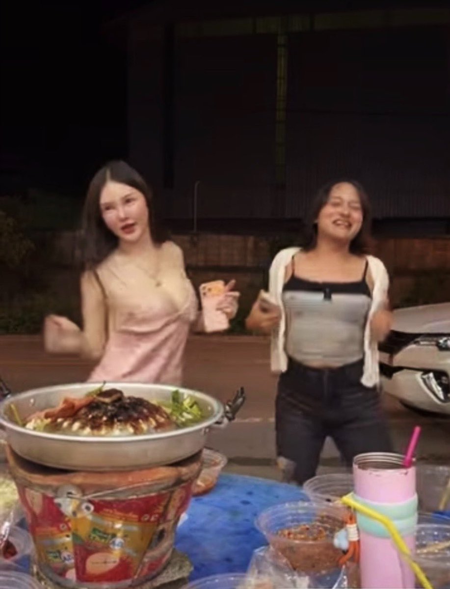 Newwenhee2026's tweet photo. หัวจะปวด ยาวๆเลยคืนนี้
พรุ่งนี้ตื่นเย็น🤣🤣🍺 #จอหอโคราซ https://t.co/y6kV9b2Yki