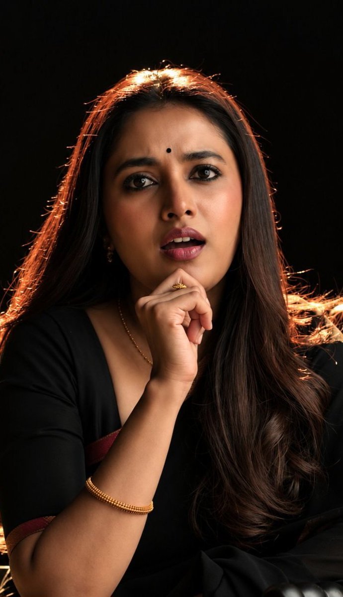 Aravaan4's tweet photo. #PriyankaMohan waiting for Any intimacy scenes with Raviteja Last hope https://t.co/lVtlZf91Sd