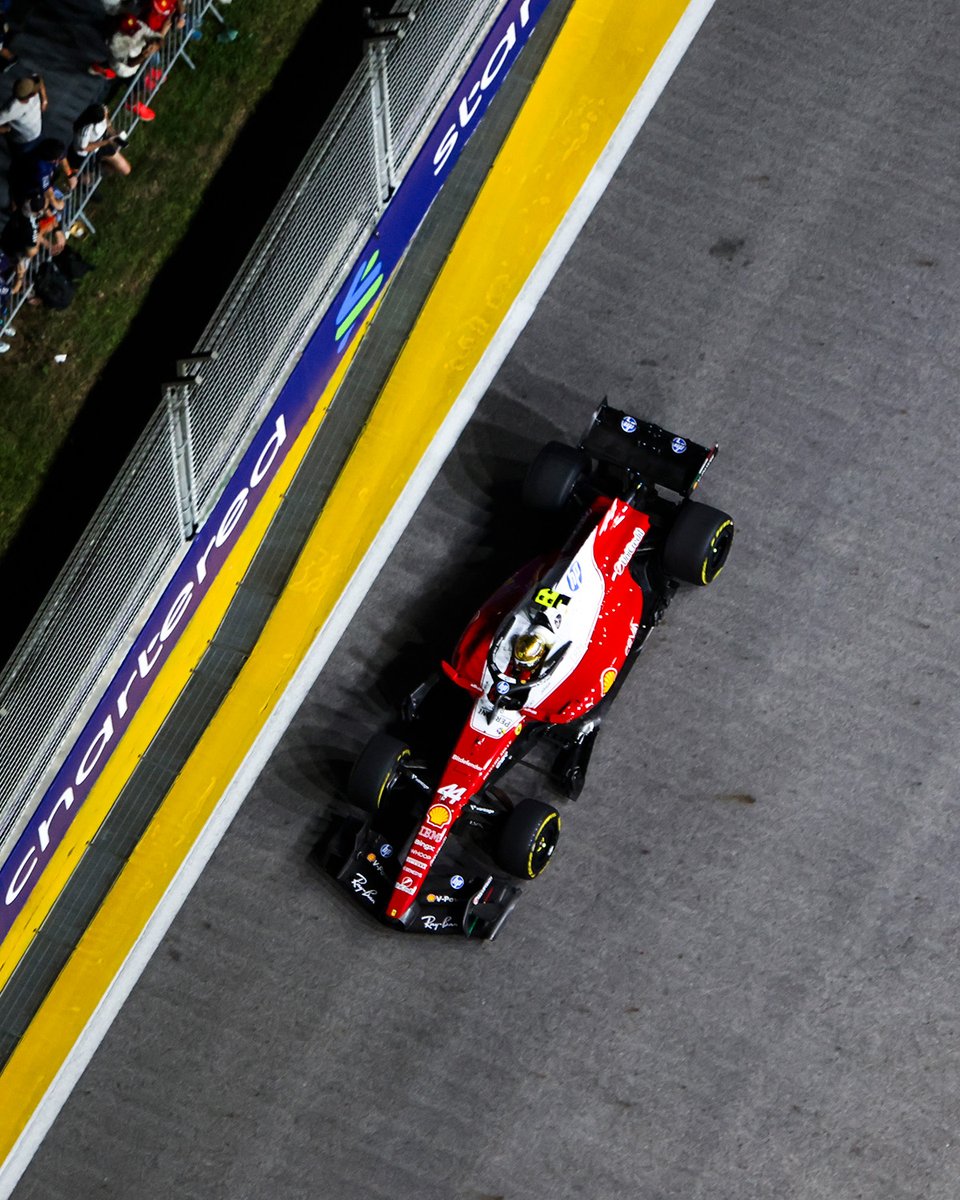 ScuderiaFerrari's tweet photo. A hard-fought race under the Singapore lights 🏁 https://t.co/scBKo0tRf7