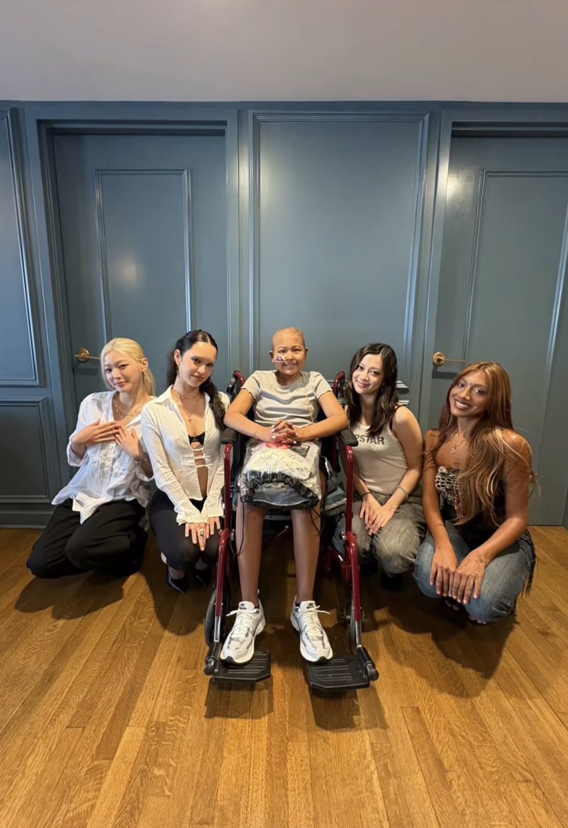 NewsKatseye's tweet photo. Rest in peace, Mia 🤍🕊️

We’re sending all our love and strength to Mia’s loved ones during this difficult time 🤍🌹

Fuck cancer!! 💔

#Forever10 https://t.co/zScKCEVGhb