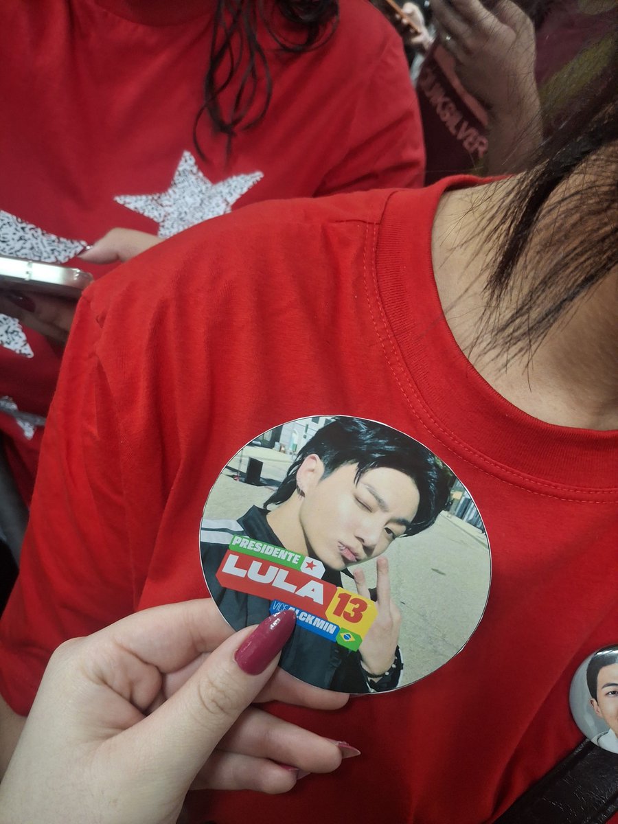 nightskyswordx's tweet photo. JUNGKOOK DO BTS COM LULA https://t.co/uGrju19ljz