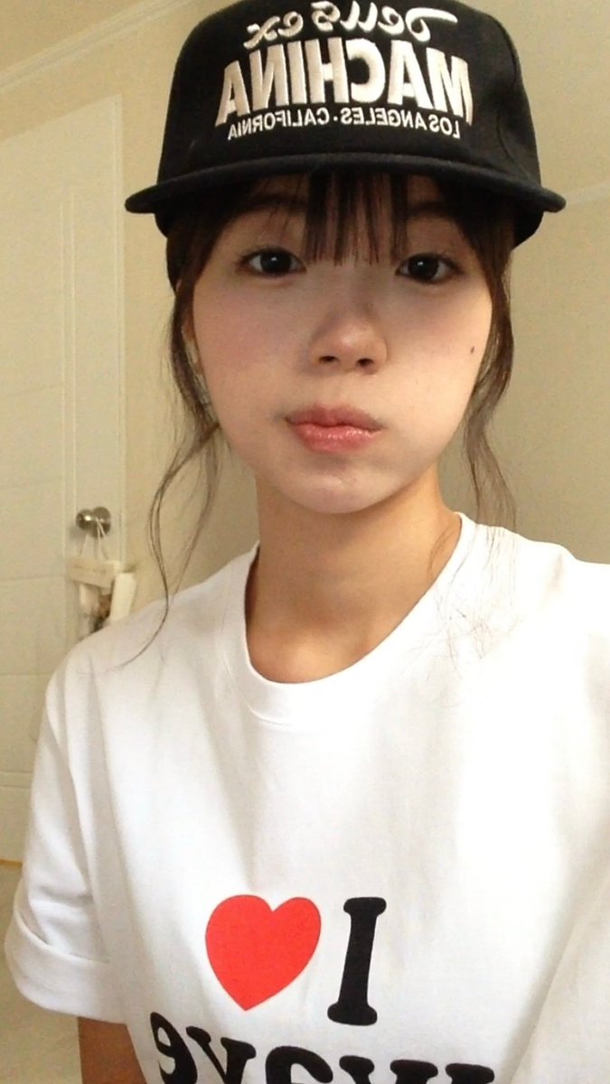 iamsofulloflove's tweet photo. 10월1일에데뷔한어떤여자아이 로맨틱함수준말안됨………………너이러면세계최고보컬리스트드미기니밖에못돼 https://t.co/vfcL4SbE2Z