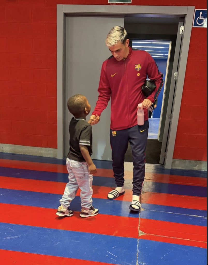 menaox2's tweet photo. I remembered when Lamine said that his little brother loves Pedri and he is a big fan of him .

This is the proof 🥹❤️. https://t.co/btV6Yfvjnv