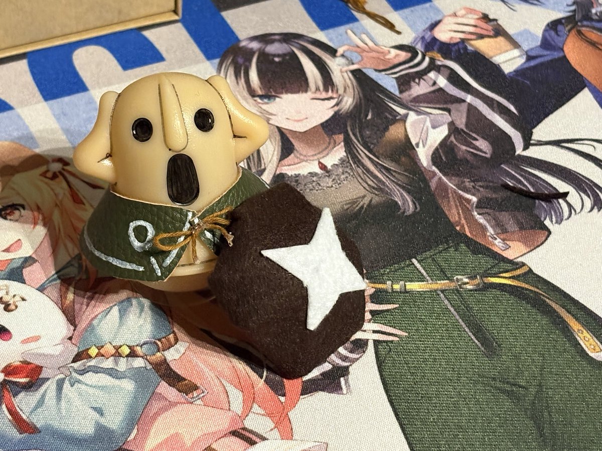 torisantori_'s tweet photo. 家にあった埴輪たちを でん同士にしてみた計画

不器用なりに作ってみたが持ち合わせの技術とセンスではコレが限界や😓
左の埴輪が光りますw
帽子は着脱可能🧢
 #でん同士
 #見て見てら��んちゃん https://t.co/yNn8cFMkcl