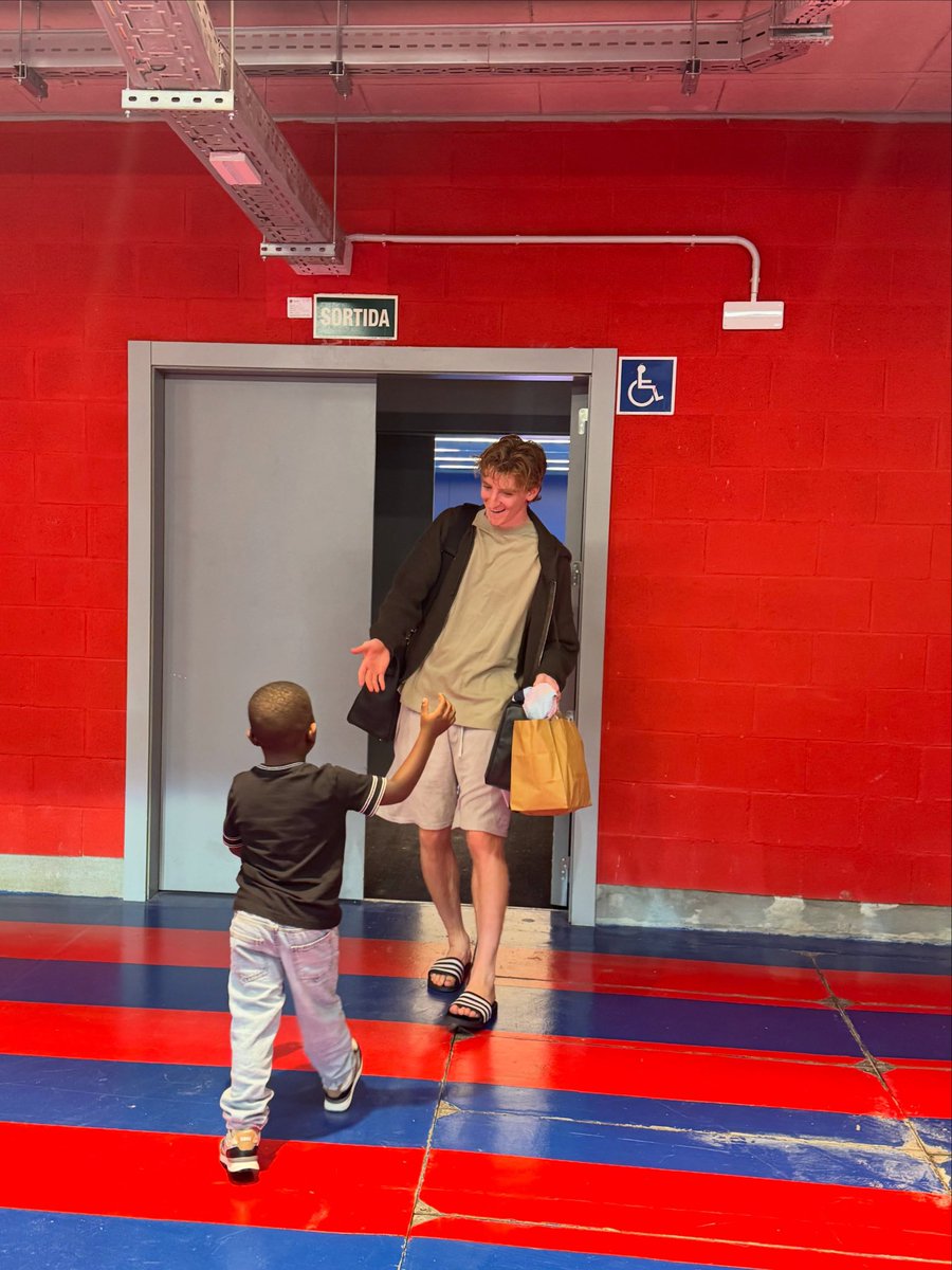 MesBlaugrana's tweet photo. KEYNE &amp; ANTHONY GORDON 😭😭😭😭😭❤️❤️ https://t.co/W63JTpnQQK