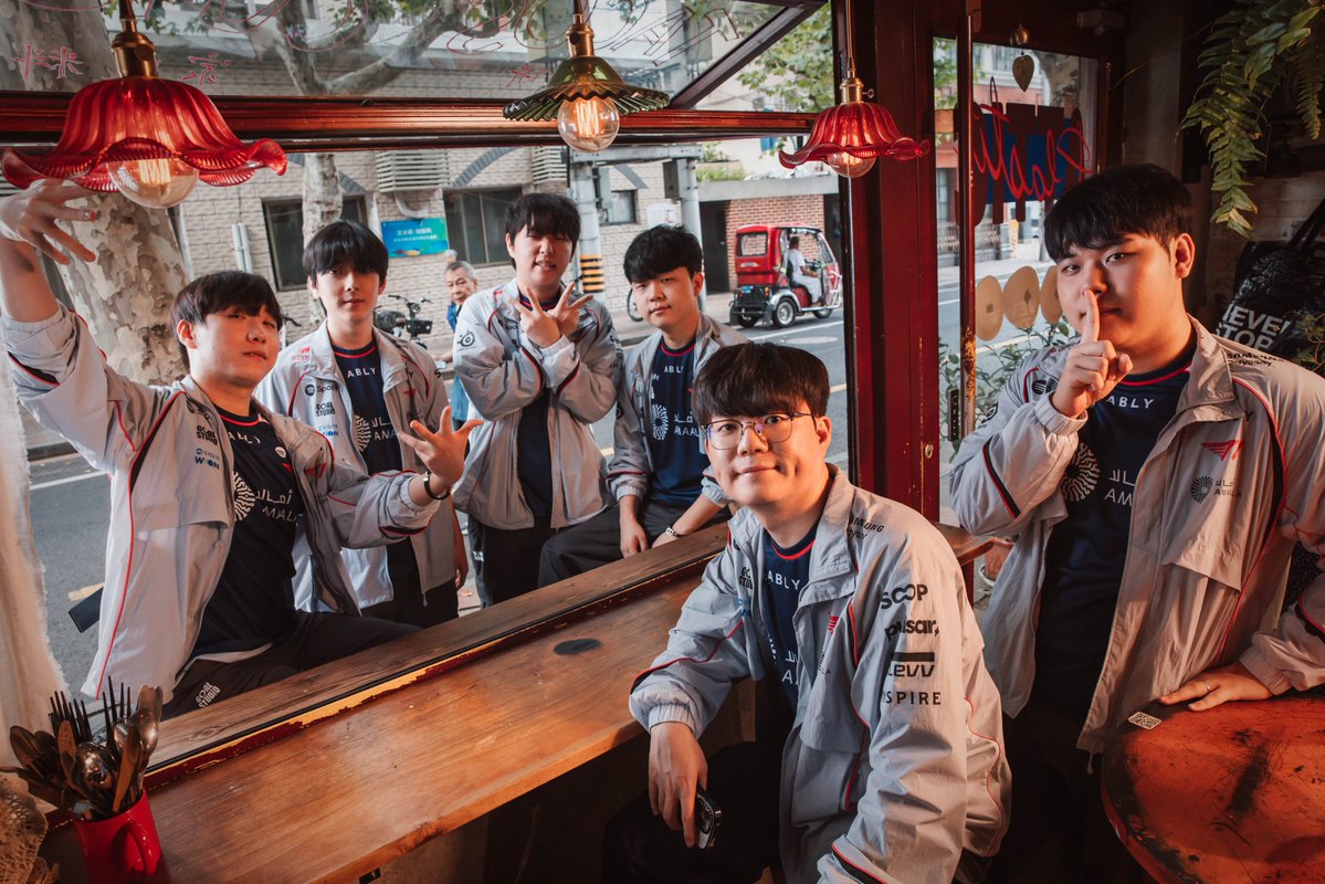 T1's tweet photo. THANK YOU | 2026 T1 VALORANT

With the conclusion of #VALORANTChampions Shanghai, T1 VALORANT’s 2026 season journey has come to an end.

Because we poured everything into every single moment and gave it our all, there is a deep sense of lingering regret. However, it was also a meaningful year as we achieved our very first Champions Playoffs appearance in team history. We would like to express our deepest gratitude to our fans, who stood by T1 VALORANT with unwavering belief and support through every thrilling victory and bitter defeat.

We will cherish the love you have shown us throughout this year and return next year stronger and further improved.
Thank you from the bottom of our hearts for your endless support in 2026.

#VALORANTChampions Shanghai를 끝으로 T1 VALORANT의 2026 시즌 여정이 마무리되었습니다.

매 순간 모든 것을 쏟아부으며 치열하게 달린 시간이었기에 아쉬움도 크지만, 팀 최초 챔피언스 플레이오프 진출이라는 뜻깊은 결실을 맺은 해이기도 했습니다. 짜릿했던 승리의 순간에도, 분했던 패배의 순간에도 변함없는 마음으로 T1 VALORANT를 믿고 함께해 주신 팬 여러분께 진심으로 감사드립니다.

올 한 해 보내주신 사랑을 깊이 간직하고, 내년에는 더욱 성장한 모습으로 돌아오겠습니다.
2026년 한 해 동안 보내주신 응원에 진심으로 감사드립니다.

#T1VALORANT #GRIT