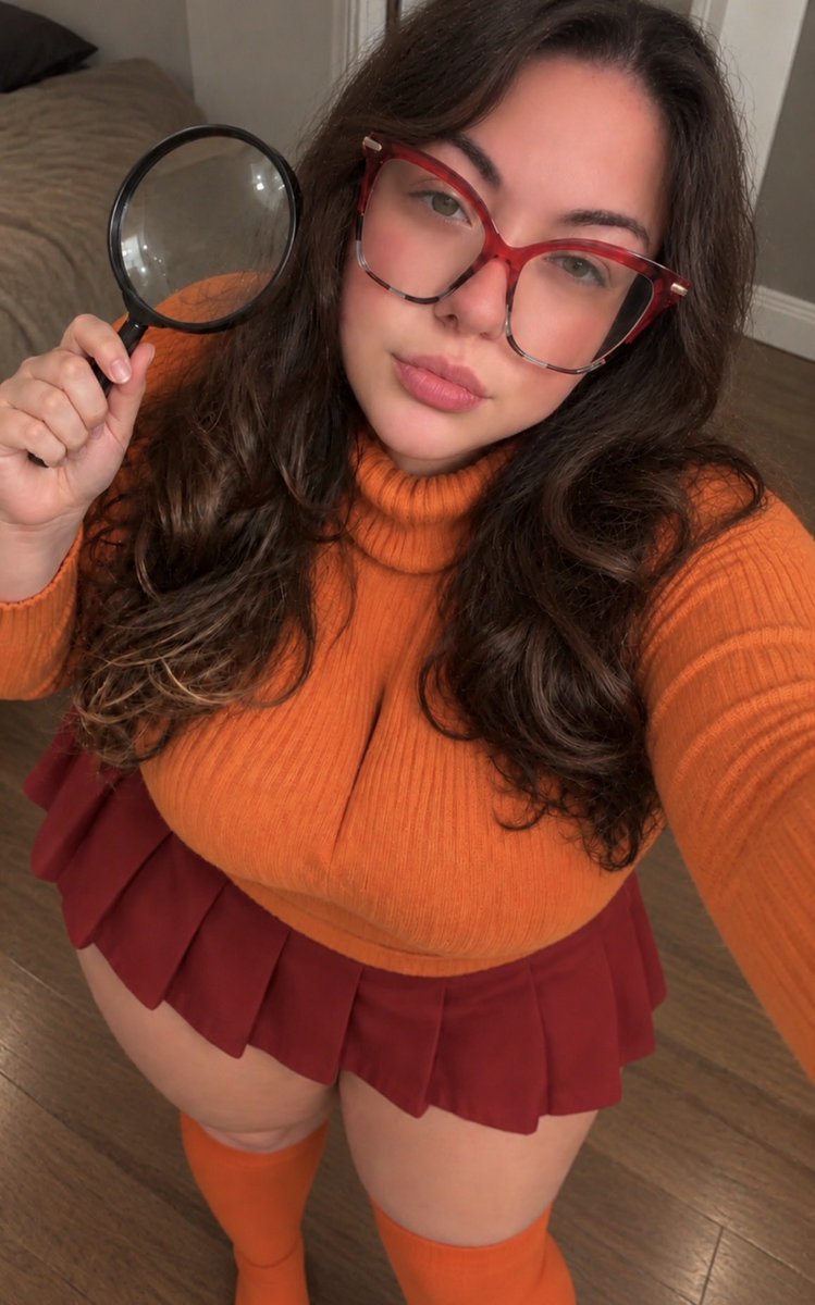 msqueenbee618's tweet photo. Where’s my shaggyyyy

#bbw #pawg #stoner #halloween #velma https://t.co/oBTX6RfNKC