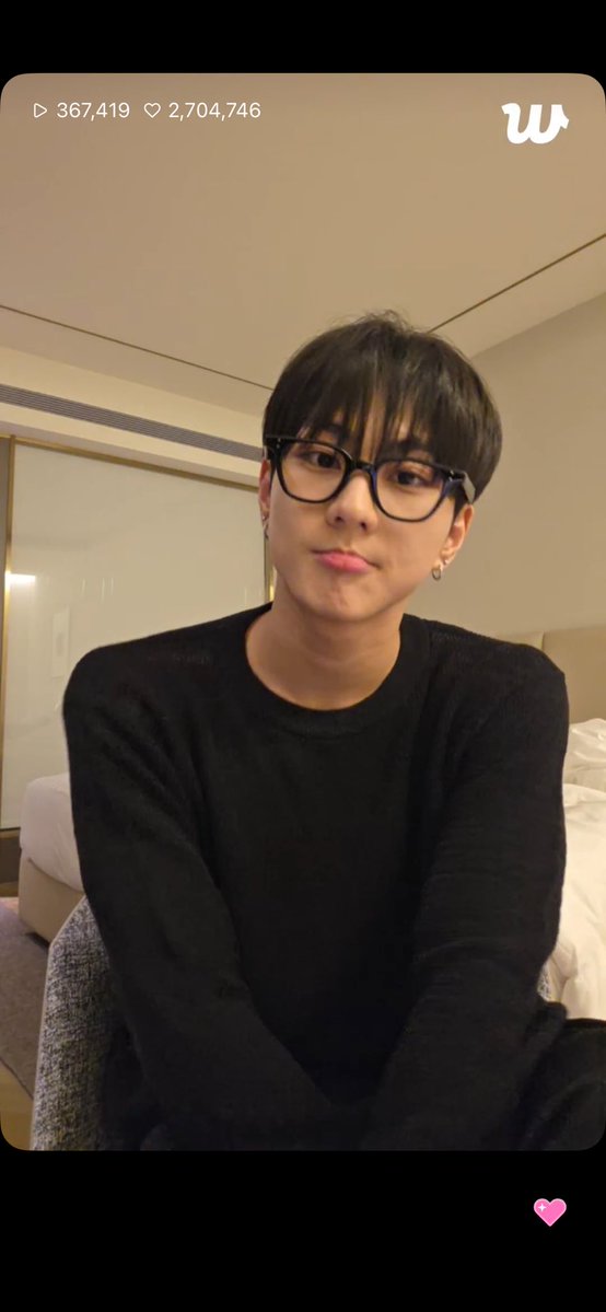 yangdaeri921's tweet photo. ไหล่ไปโดนจอ เลยหล่อโดนใจพี่เนี่ย https://t.co/wMUp0zkWPx
