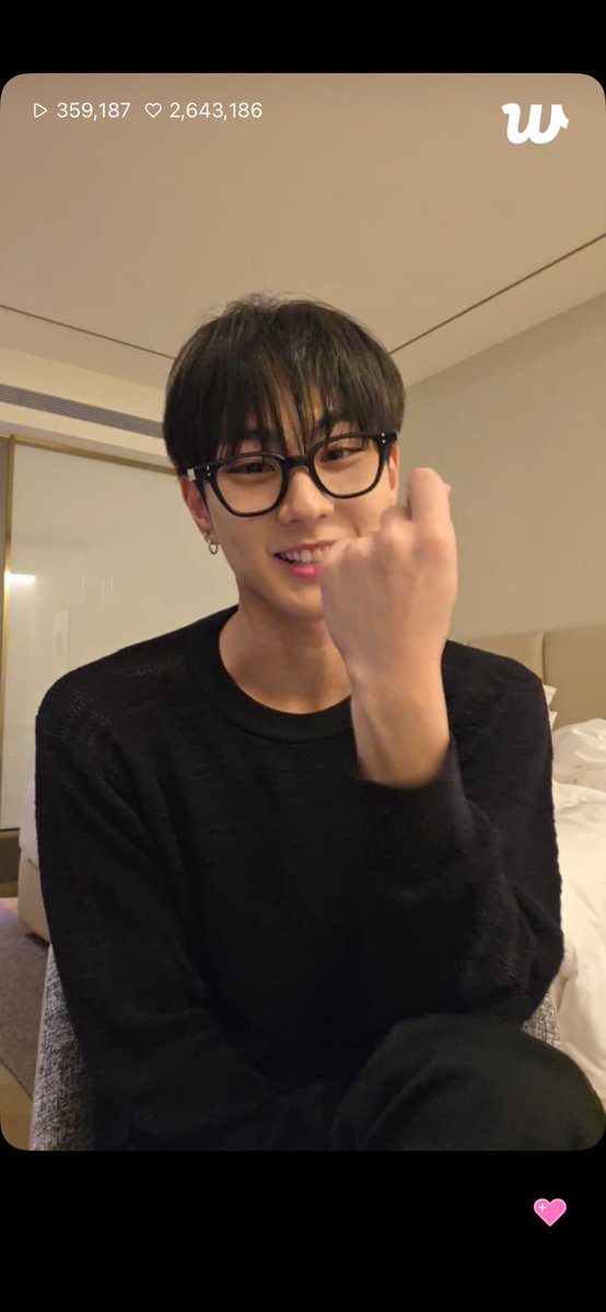yangdaeri921's tweet photo. ไหล่ไปโดนจอ เลยหล่อโดนใจพี่เนี่ย https://t.co/wMUp0zkWPx