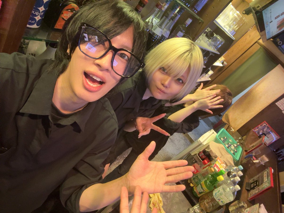 arc_cheryl's tweet photo. 23時から
俺とねこ太郎がいる！！

一緒に新人のおさゆも撮ったよ〜！
直接顔見たってな！！

#梅田コンカフェ #大阪コンカフェ #飲み放題 https://t.co/sw8Sr50AcV