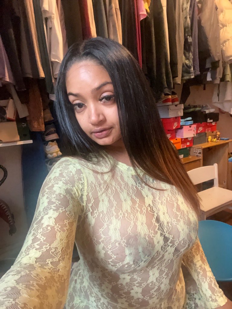 majinnpocaa's tweet photo. Pretty lil face &amp; a sexcc ahh boddd 😝 https://t.co/MOb48GHwoZ