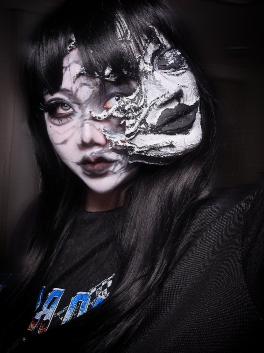 Pro_phannity's tweet photo. [ Tomie by Junji ito ]

이토준지 토미에

재활겸 재활용품으로 만든 가면.
퀄리티가 너무 아쉬워져서 다음에 각잡고 만들어야겟어요.🥹

⚠️ 민감한컨텐츠로 가렸습니다.
⚠️ 특수분장, 호러요소.
#itoJunji #Junjiitocollection https://t.co/S4Z7i3mmrA