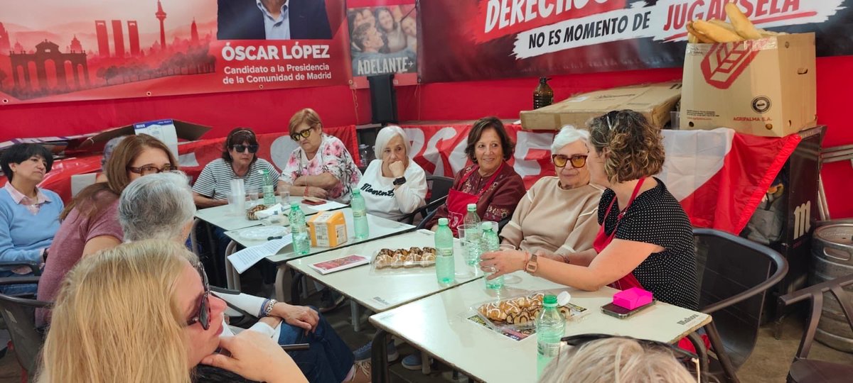 PSOEfuencarral's tweet photo. La compañera Matilde Fernández nos ha acompañado hoy en la carpa de la #FiestasBarrioDelPilar2026  Café Feministas, entre compañeras de la agrupación de Fuencarral. @Tcheluca @psoe_m @PSOEMadridAyto https://t.co/mxr9QGj4AX