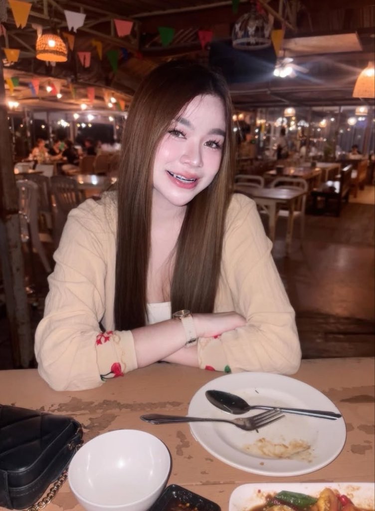 ArielleFilice's tweet photo. 💄"ตอนแรกก็ไม่เชื่อ จนกระทั่งลองใช้เอง... ไอเทมลับที่บิวตี้บล็อกเกอร์เกาหลีโหวตให้เป็นอันดับ 1!" 🦋 ครีมกันแดดเนื้อซูเฟล่ บางเบา คุมมันนาน  🌤️

🆔 ploy_898
#นนทบุรี #ปากเกร็ด #ไทรน้อย https://t.co/jACEUOeFtz