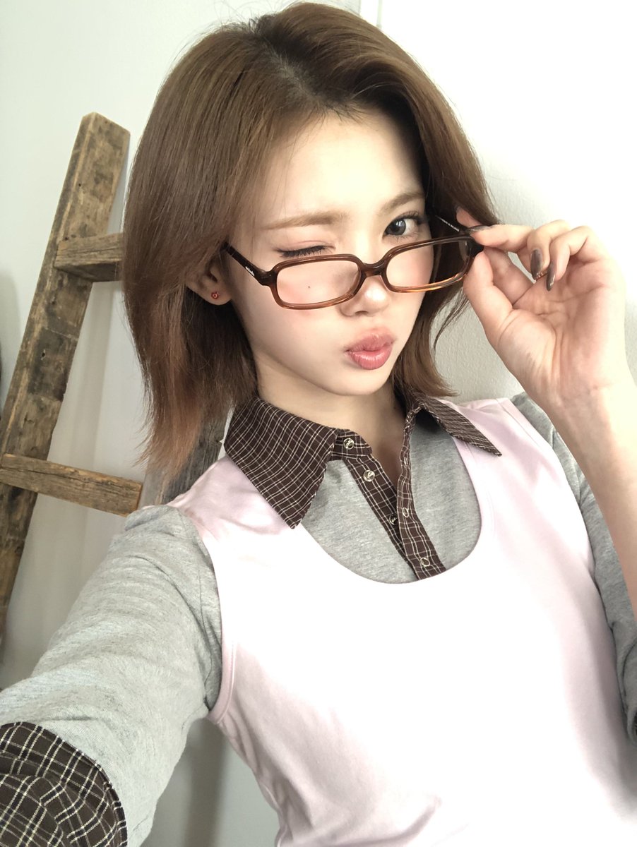 H2H_INA's tweet photo. 261011 #JIWOO weverse post

😎🥟

#Hearts2Hearts #하츠투하츠 #H2H
@Hearts2Hearts https://t.co/Jevga17tbN