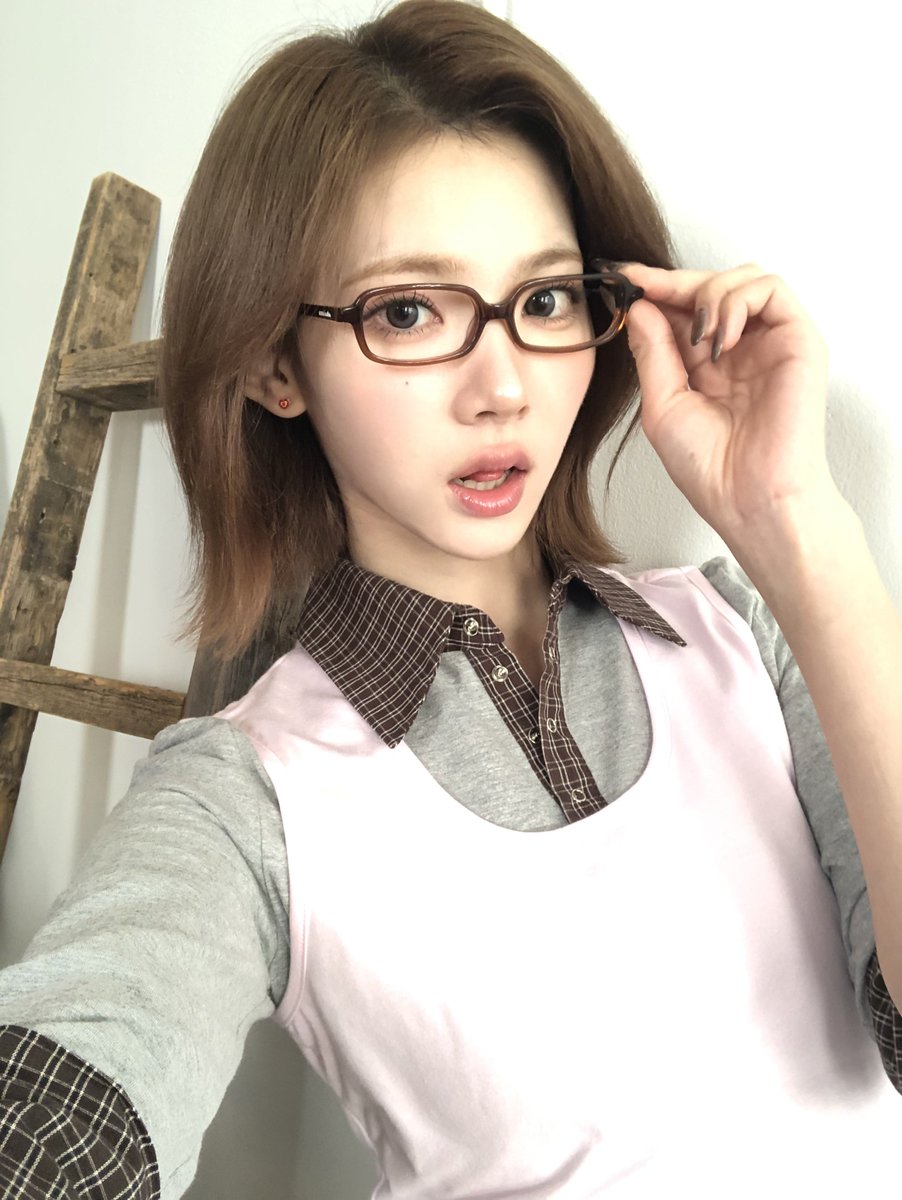 H2H_INA's tweet photo. 261011 #JIWOO weverse post

😎🥟

#Hearts2Hearts #하츠투하츠 #H2H
@Hearts2Hearts https://t.co/Jevga17tbN