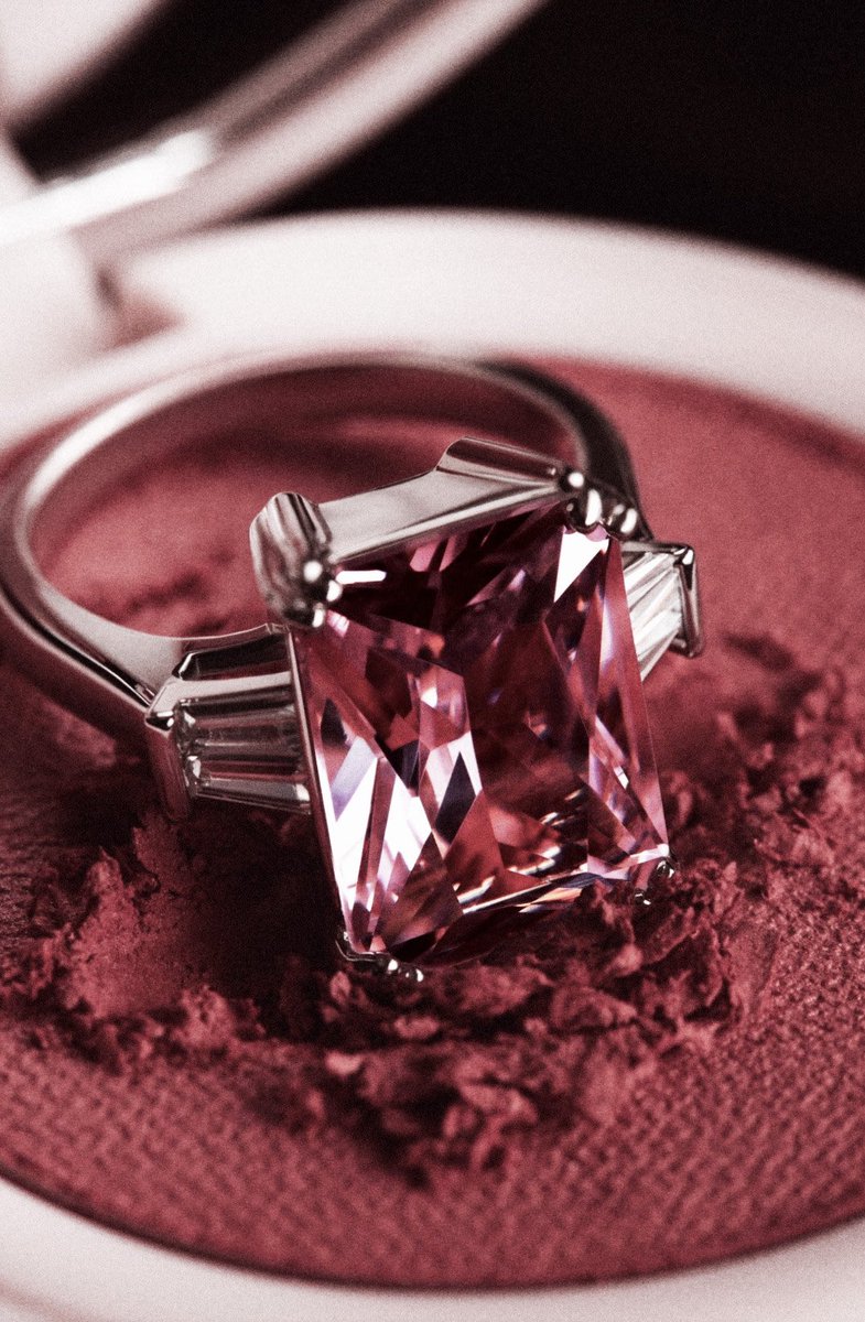 cosmeticskyli's tweet photo. Diamond girly. https://t.co/dMbipQnGY6
