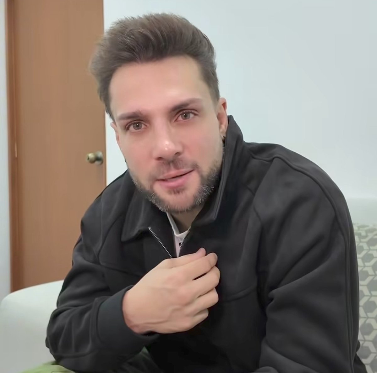 W0nk4_123's tweet photo. Como me gustan los anuncios de Plata Card con Nicola 😍💚
#NicolaPorcella https://t.co/yRLwtyviWy