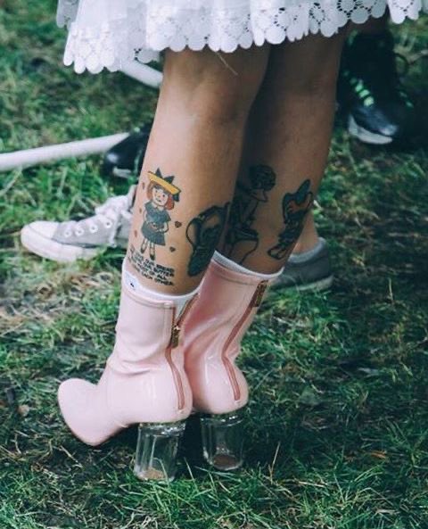 Doll_ey3yz's tweet photo. I wont tolerate melanie shoe hate her shoes are so cute you dont get it https://t.co/0ObDqD1Oh5