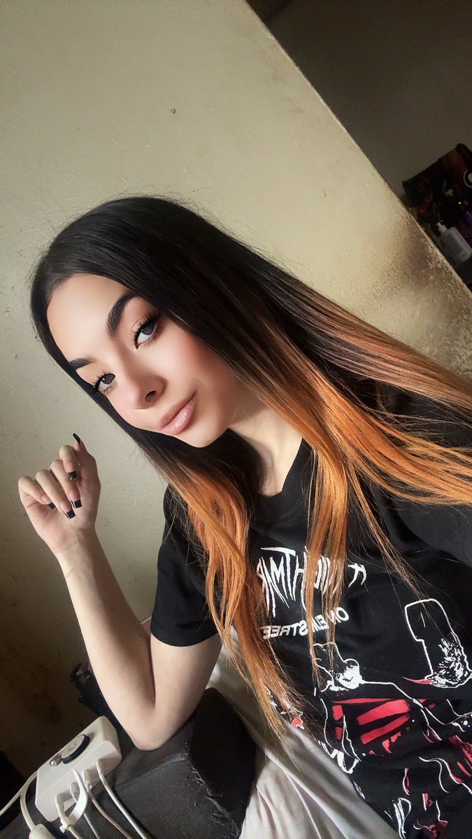 dreamyydisaster's tweet photo. Freddy’s got competition darlinggg 😈🩸💋🥀🖤🤭🤭🤭

#Anightmareonelmstreet #FreddyKrueger #Neversleepagain #Horrorlover #Horroraddict #Horrorqueen #Selfiesunday #Selfiequeen #Ilovemesomehorror https://t.co/gQDEkEU8TV