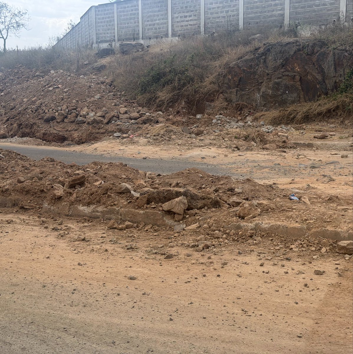 VinceChepkwony's tweet photo. @KURAroads are you aware that someone working on a sewer line dug up a section of Upper Hill link road a few months ago but did the poorest of jobs refilling it back? https://t.co/quL9X7XBK6