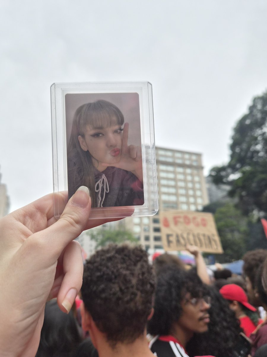 ctrlalisalt's tweet photo. lilies contra o fascismo!!!!! #FandomsComLula ⭐ https://t.co/zAOhvmN386