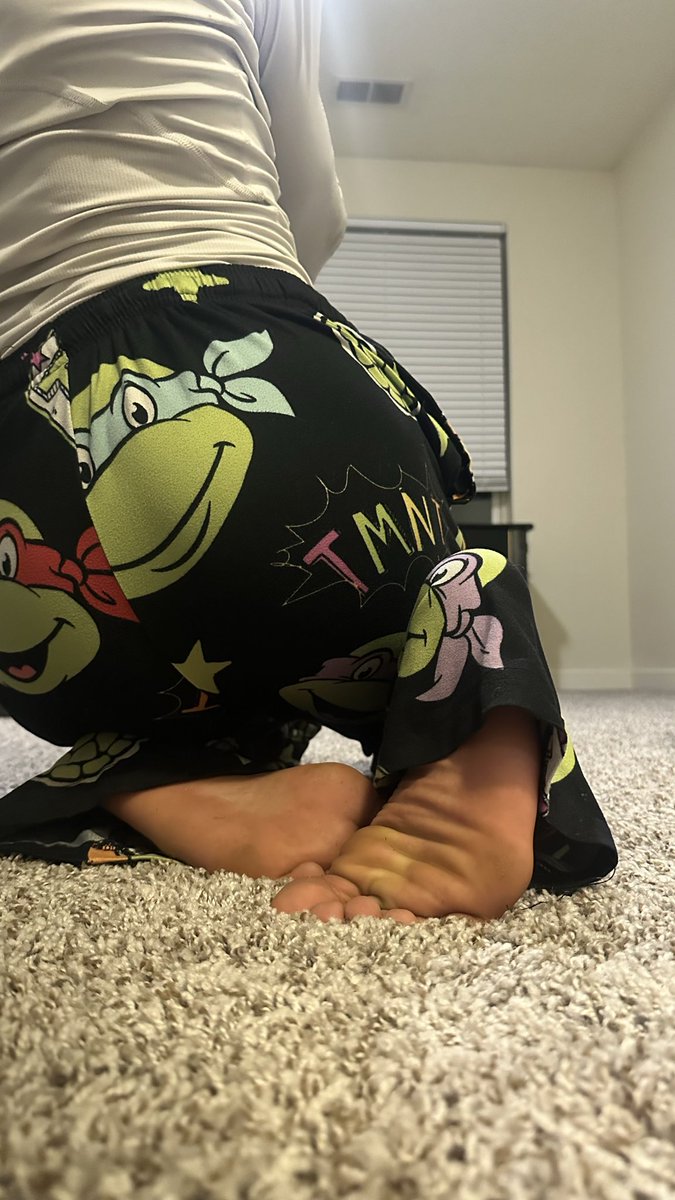 AromaSolez54618's tweet photo. So you don’t wanna test my tele and get a 15$ bundle and more link in bio footboy #soles #feet #feetfetısh #feetworshi̇p #feetِ #feetfetıshly #soleandtoes #toes #stinkysoles #meatysoles #meatyfeet #thicksoles #pulpfictionpose #reversesoles #snellyfeet #stinkyfeet https://t.co/4W8Vr7yMl4