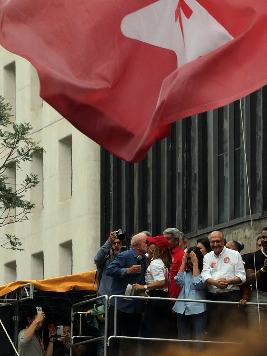 brunavieira's tweet photo. o AMOR vai vencer!
VAMOS virar no 2º turno

1MM na Paulista mostrando que o povo tá unido.
ESQUERDA e DIREITA contra o BOLSONARISMO
⭐🇧🇷 https://t.co/0c6vbNk1rG