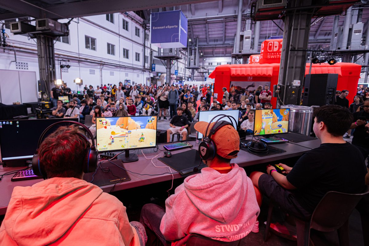 llenguacat's tweet photo. 🥳 Més de 21.000 persones converteixen el nou @SAGABCNGameFest en la gran cita del videojoc al sud d’Europa

👏🏻 La primera edició del saló tanca portes després de tres dies de competicions, formacions i més de 1.500 reunions entre estudis, editors, inversors i empreses que posen el català al centre del sector

🎮 Punt final a un cap de setmana amb més de 500 punts de joc, 150 màquines recreatives clàssiques, més de 200 videojocs independents i centenars d'activitats

https://t.co/LSIaQ1peiL