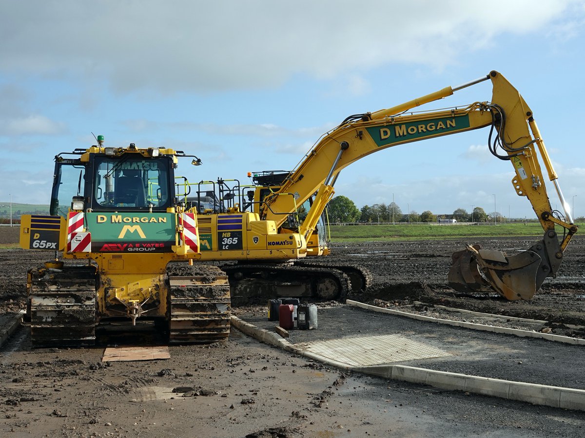 Barrie_Woodward's tweet photo. Saturday was a cold and miserable day to be servicing a @dmorganplc  #Komatsu dozer.  Keeping the tracks turning it has to be done.  He did ask if I wanted to help.  Had to decline as I had a drier warmer tractor cab to be in https://t.co/FCLCXWXlAG