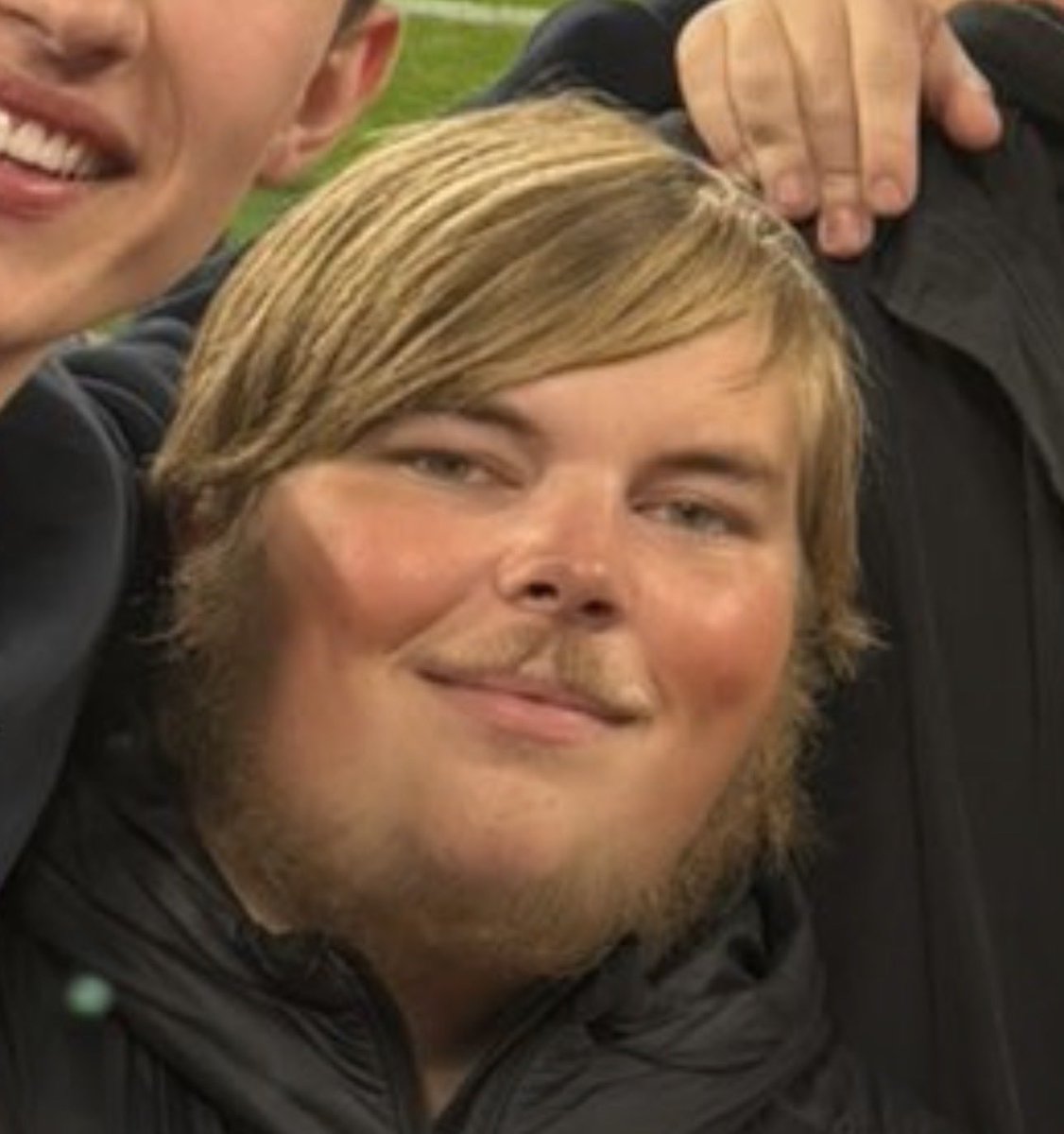 GuimaRice's tweet photo. Cunt looks like if he was transforming into Winnie the Pooh and got stuck halfway https://t.co/vslhCJdVnA