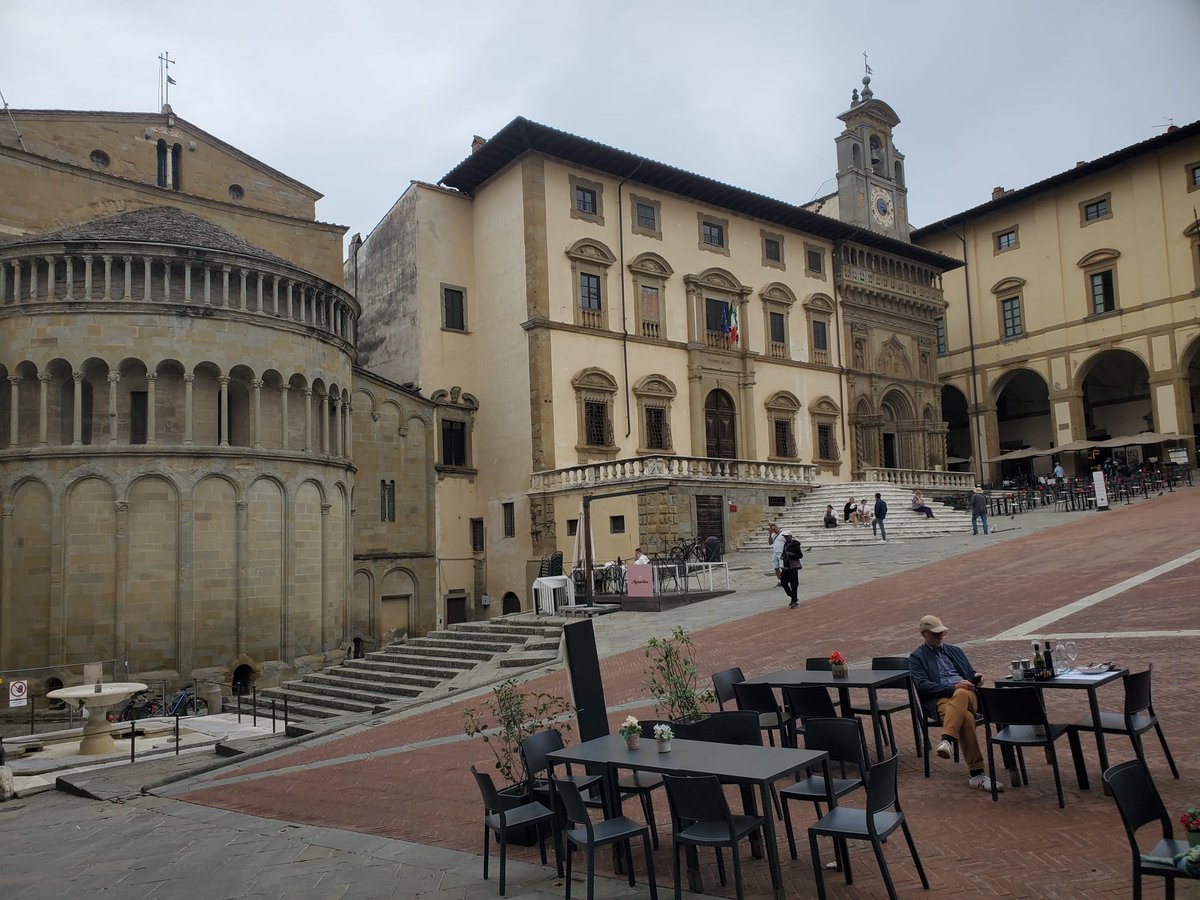 TeresaTomeo's tweet photo. Today, we were in the beautiful town of Arrezzo, Italy where the academy award winning film Life is Beautiful was filmed! This is the Piazza Grande!
#TsItaly #LaDolceFede26 #Pilgrimage #Catholic #TsItaly #LaDolceFede26 #Pilgrimage #Catholic https://t.co/tLe8WUclNq