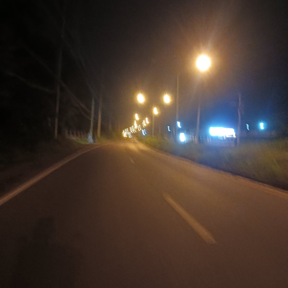 praphs2010594's tweet photo. ไปไหนดีเวลานี้ ไม่รู้จะไปไหน ไม่มีที่ให้ไป https://t.co/2mt9wehULH