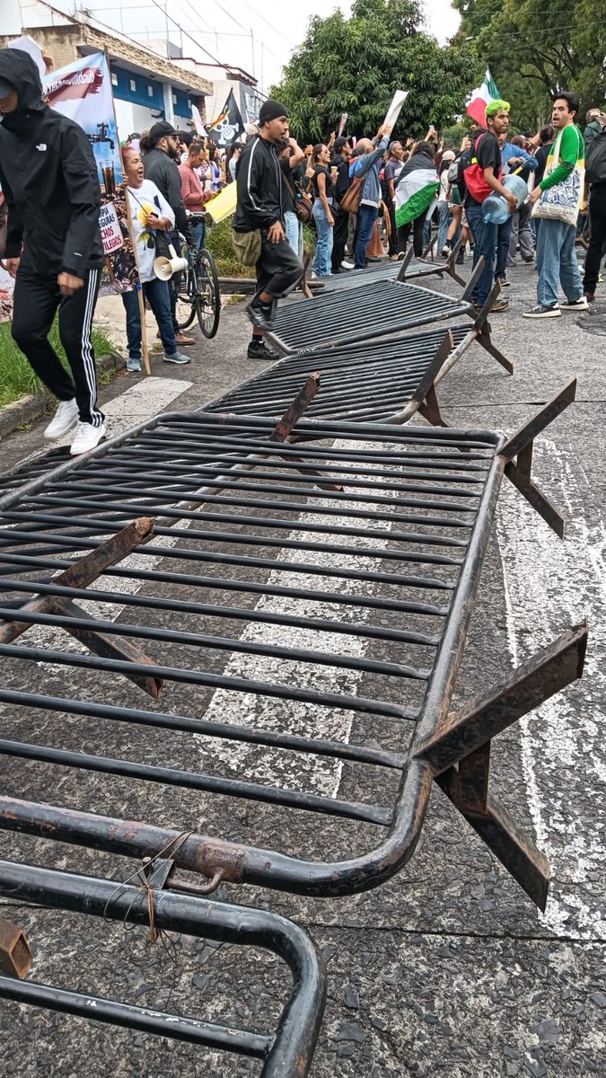 BernardoMasini's tweet photo. He ido a marchas desde los noventa. Nunca había sentido los riesgos que sentí en la de hoy.

Así se (des)gobierna #Jalisco. https://t.co/2rFi4eSLn1