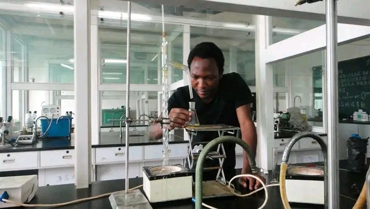 MMadeehey7229's tweet photo. "Maƙiya Zaku iya kashe dalibin Chemical Engineering, amma ba zaku iya kashe tsarin gwagwarmayar da ya bari a zukatanmu ba".

#ShahidAhmadForAll
#Ahmadweek2026🎉 https://t.co/BAnBuWpNri