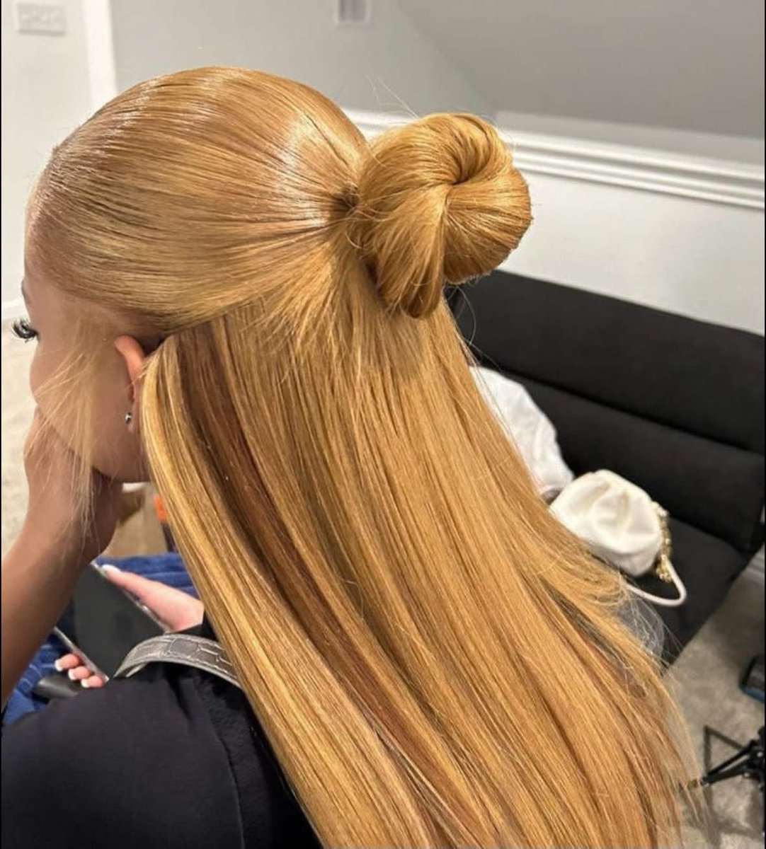 favscorpioooo's tweet photo. honey blonde season 😍🍯 ifykyk https://t.co/bpdC1ZOx76