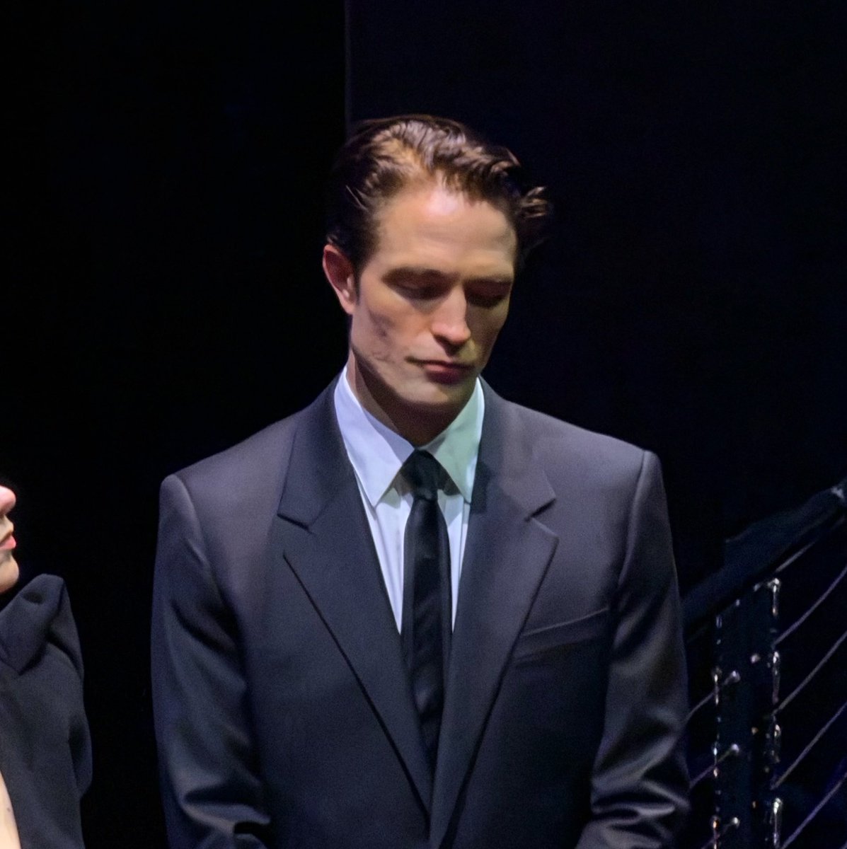 CTRDoesStuff's tweet photo. Pattinson is Literally Bruce Wayne holy fuck https://t.co/MBdxyLV5if