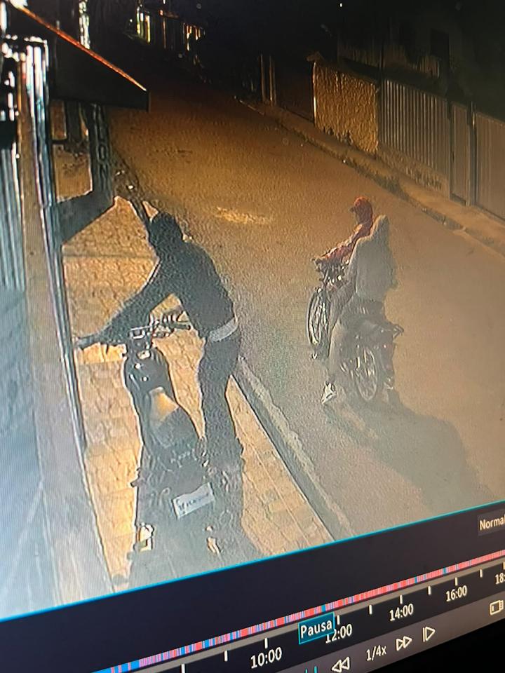 atracosrd's tweet photo. ✍️El Usuario: Buenas, me robaron mi motocicleta en la calle 5ta en Ralma, Villa Faro. Los jóvenes son de aquí mismo, al del abrigo negro, le dicen El Flaco, y al de gris, El Rubio. https://t.co/QNCb4pjQwK