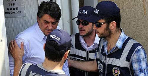DerinGSMeclisi's tweet photo. @HELN19031 Başkanımızın şike davasında şöyle fotoğrafı olmasındansa, hocamızın o fotoğrafıyla gurur duyarız. https://t.co/lmPIIj0tja