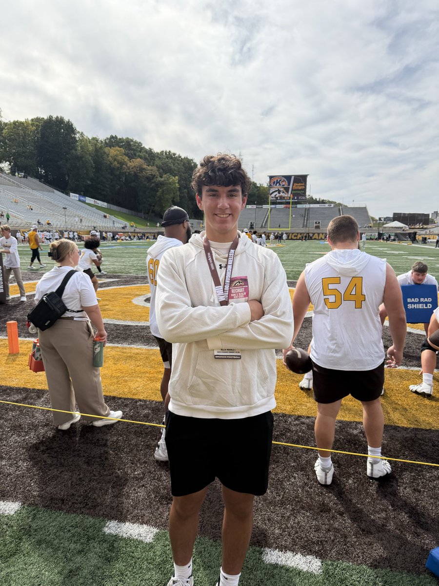 AlexManley74's tweet photo. Thank you @WMU_Football for the game day invite. I had a lot of fun and enjoyed seeing the program. @OrryHellenbrand @RickyTeutli @pawlakjoe @WaunakeeFBRecr @MJ_NFLDraft @TravisBOUND https://t.co/2HLILFXRFb