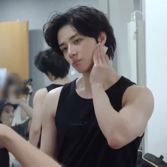 ghostingsoobin's tweet photo. i genuinely think that all of us have the biggest crush on barefaced beomgyu, he's just so pretty https://t.co/gPSIXZjul6